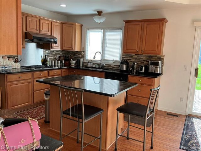 41074 Scarborough Lane, Novi, MI 48375