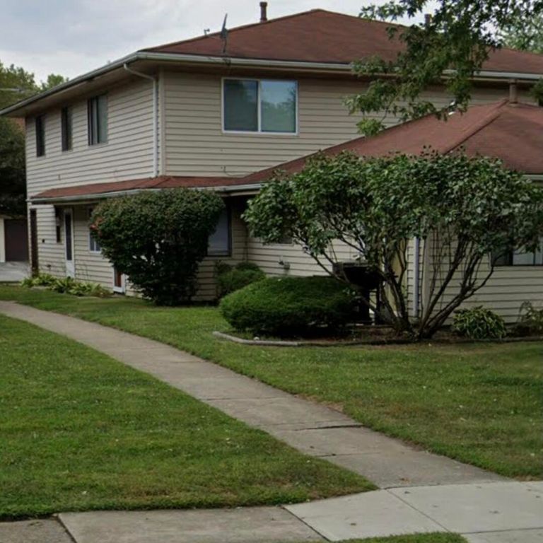 7005 Fillmore Drive, Merrillville, IN 46410