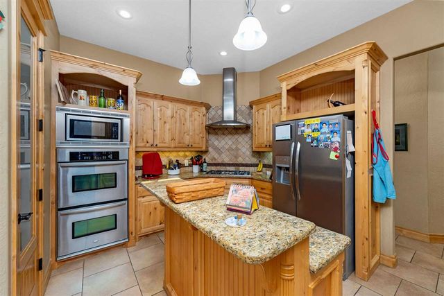 3710 NE Eastlake Dr, Lawton, OK 73507