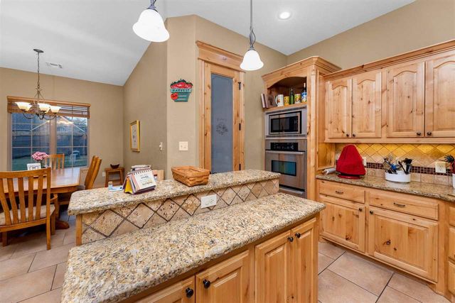 3710 NE Eastlake Dr, Lawton, OK 73507
