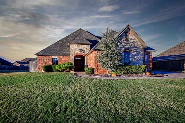 3710 NE Eastlake Dr, Lawton, OK 73507