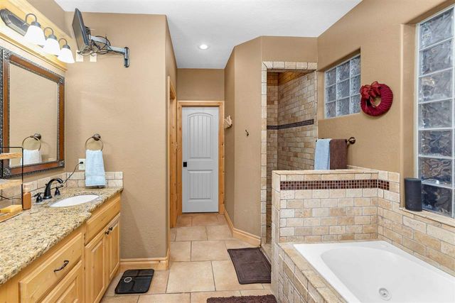 3710 NE Eastlake Dr, Lawton, OK 73507