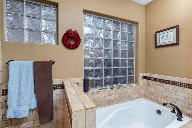 3710 NE Eastlake Dr, Lawton, OK 73507