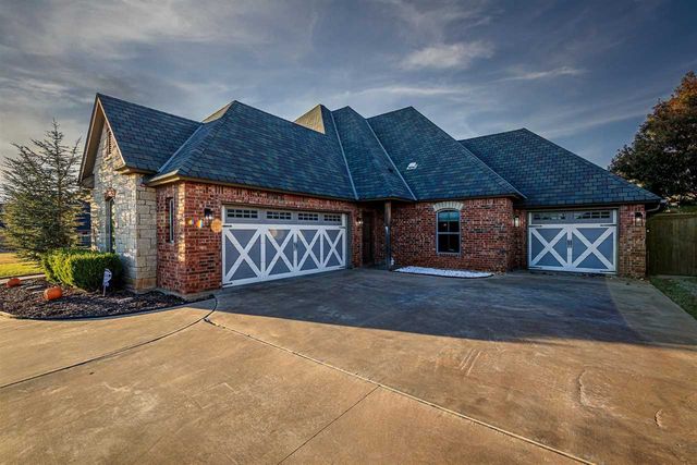 3710 NE Eastlake Dr, Lawton, OK 73507