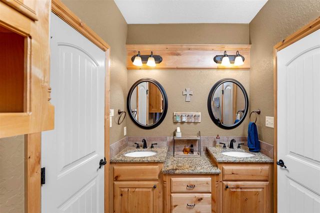 3710 NE Eastlake Dr, Lawton, OK 73507
