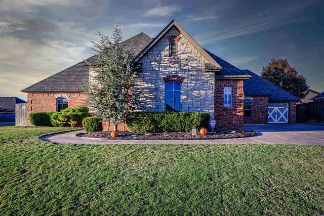 3710 NE Eastlake Dr, Lawton, OK 73507