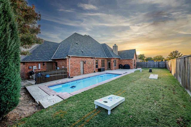 3710 NE Eastlake Dr, Lawton, OK 73507