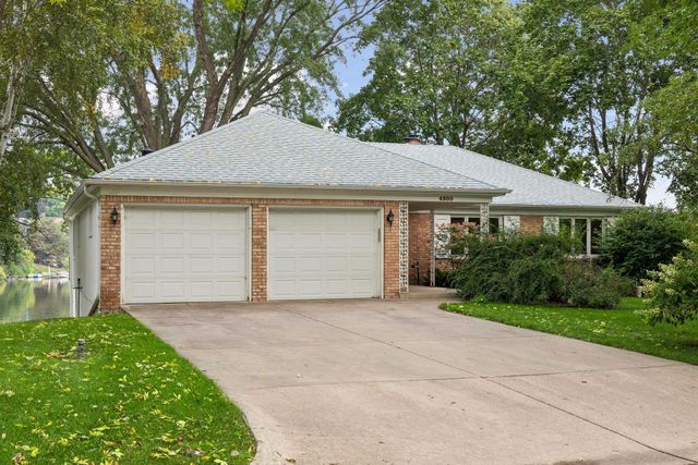 4900 Killarney Drive, Golden Valley, MN 55422