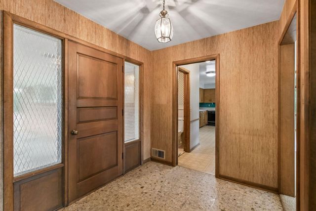 4900 Killarney Drive, Golden Valley, MN 55422
