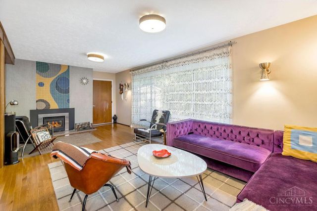 415 W Galbraith Road, Wyoming, OH 45215