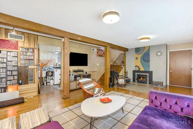 415 W Galbraith Road, Wyoming, OH 45215