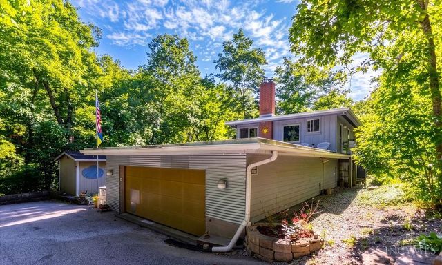 415 W Galbraith Road, Wyoming, OH 45215