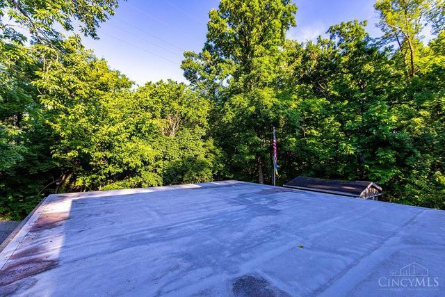 415 W Galbraith Road, Wyoming, OH 45215