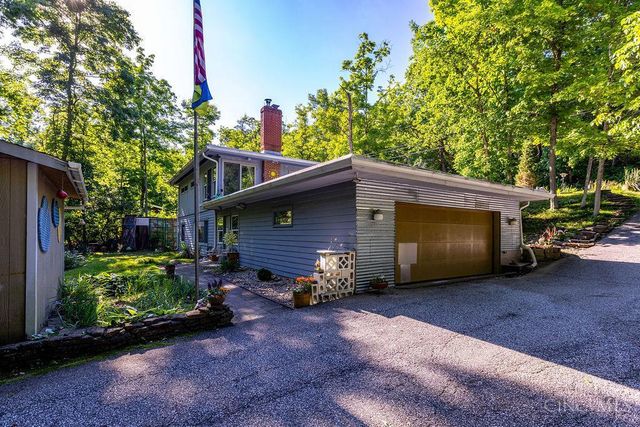 415 W Galbraith Road, Wyoming, OH 45215