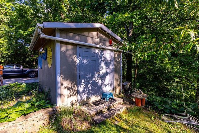 415 W Galbraith Road, Wyoming, OH 45215