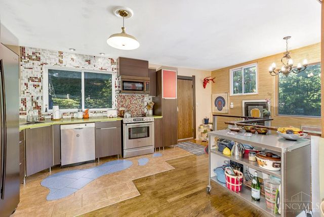 415 W Galbraith Road, Wyoming, OH 45215