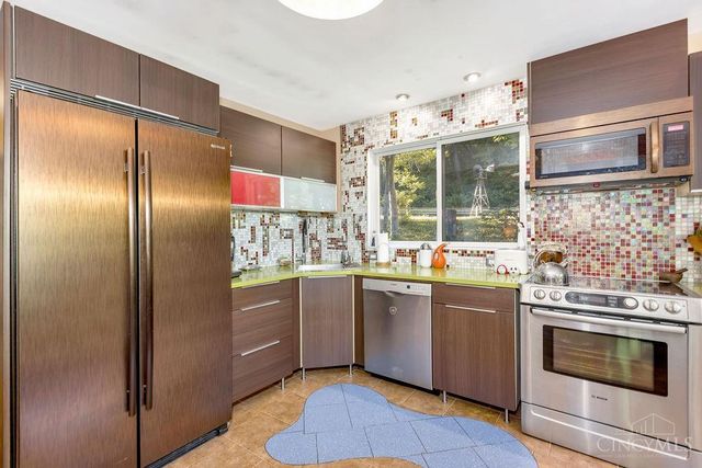 415 W Galbraith Road, Wyoming, OH 45215