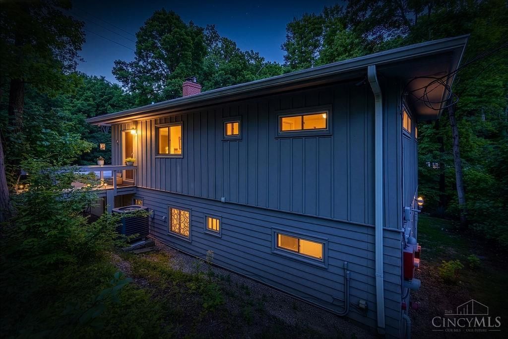 415 W Galbraith Road, Wyoming, OH 45215