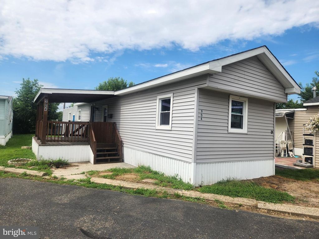 904 BOBWOOD AVE, GLOUCESTER CITY, NJ 08030 — exterior