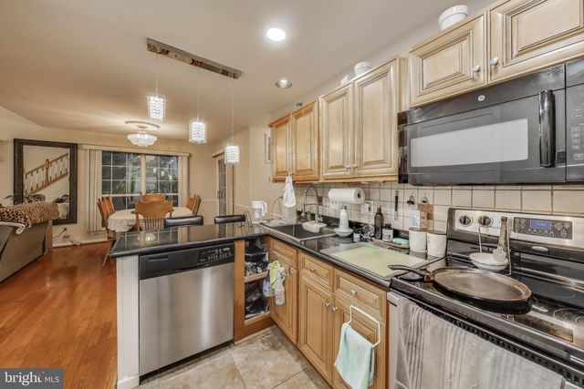 6147 STONEPATH CIR, Centreville, VA 20120