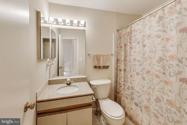 6147 STONEPATH CIR, Centreville, VA 20120