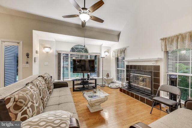 6147 STONEPATH CIR, Centreville, VA 20120