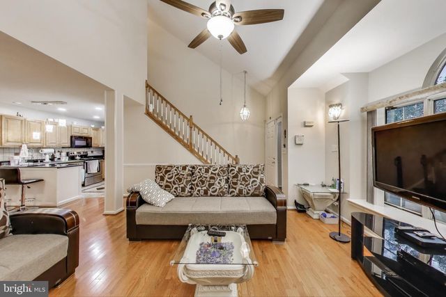 6147 STONEPATH CIR, Centreville, VA 20120