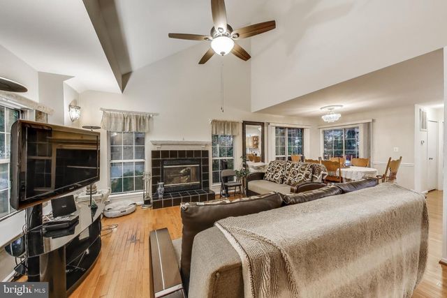 6147 STONEPATH CIR, Centreville, VA 20120