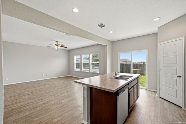 13016 Lineberry, St Hedwig, TX 78152