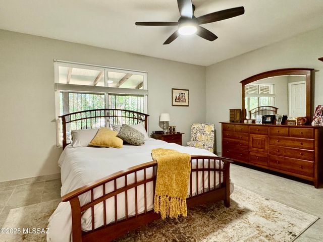 4847 N Vía Entrada, Tucson, AZ 85718