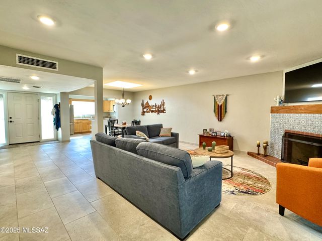 4847 N Vía Entrada, Tucson, AZ 85718