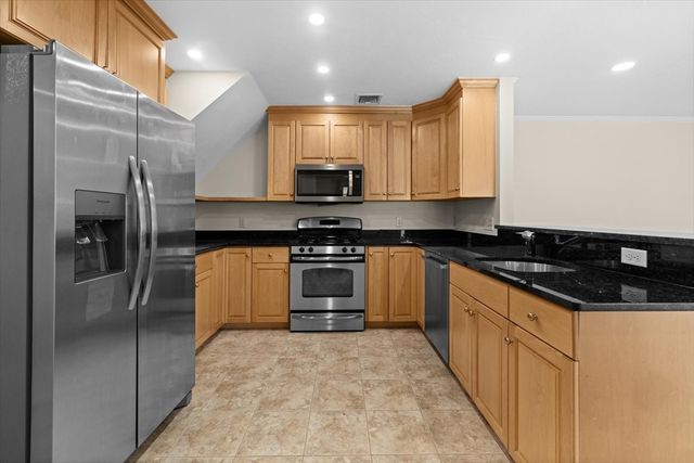 57 Dedham Ave 201, Needham, MA 02492