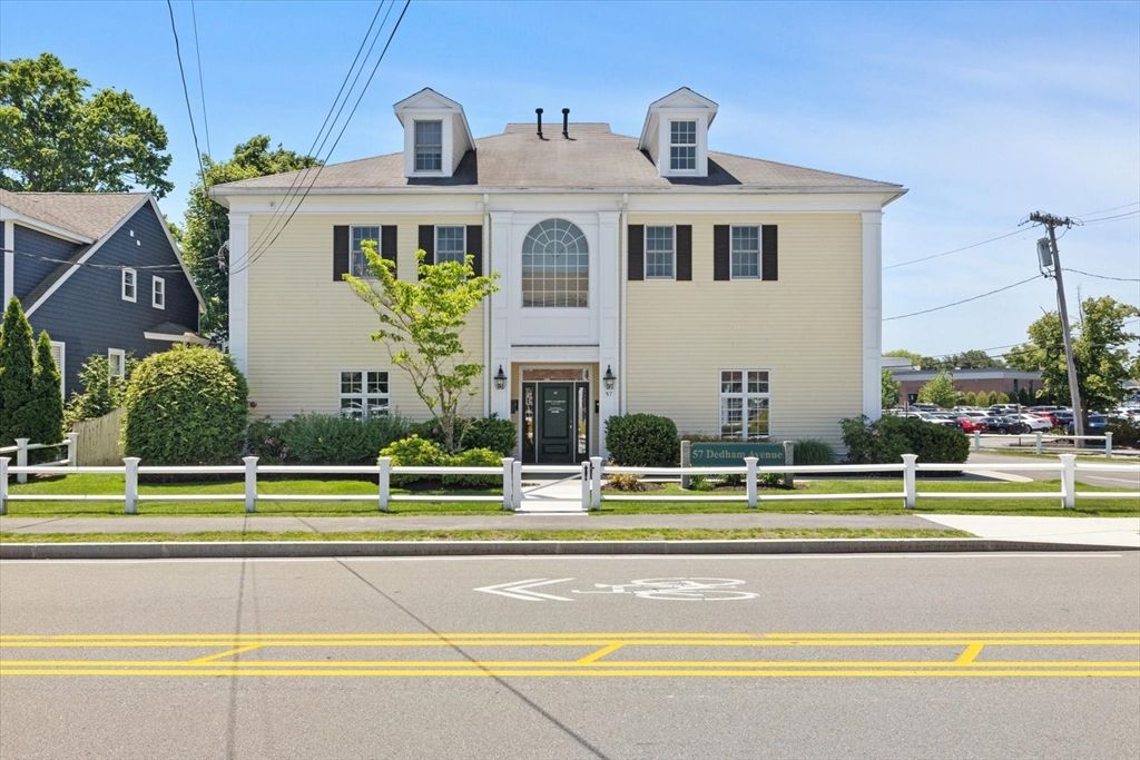 57 Dedham Ave 201, Needham, MA 02492