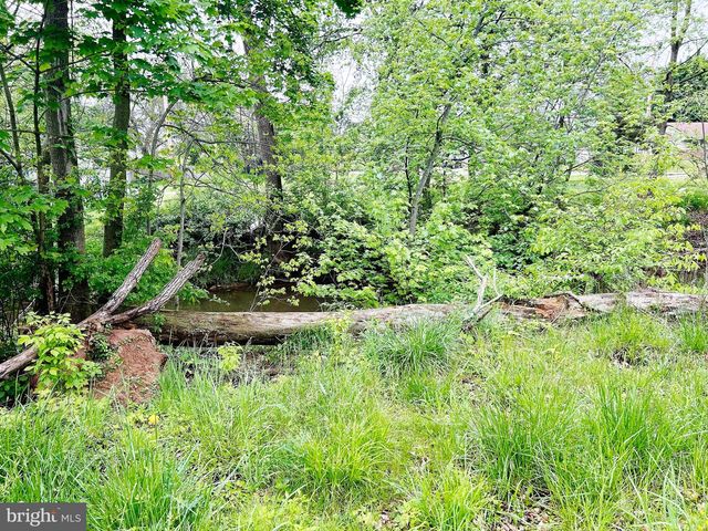 2311 LOG CABIN RD, York, PA 17408