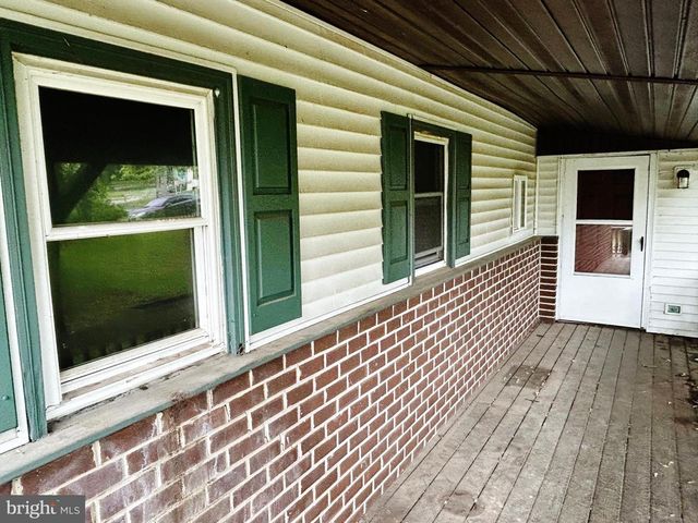 2311 LOG CABIN RD, York, PA 17408