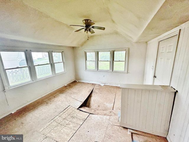2311 LOG CABIN RD, York, PA 17408