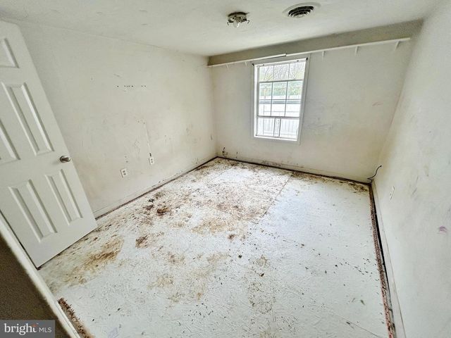 2311 LOG CABIN RD, York, PA 17408