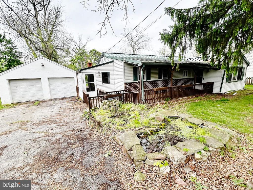 2311 LOG CABIN RD, York, PA 17408
