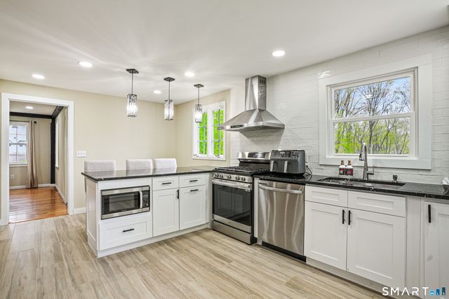 6 Winding Road, Brookfield, CT 06804