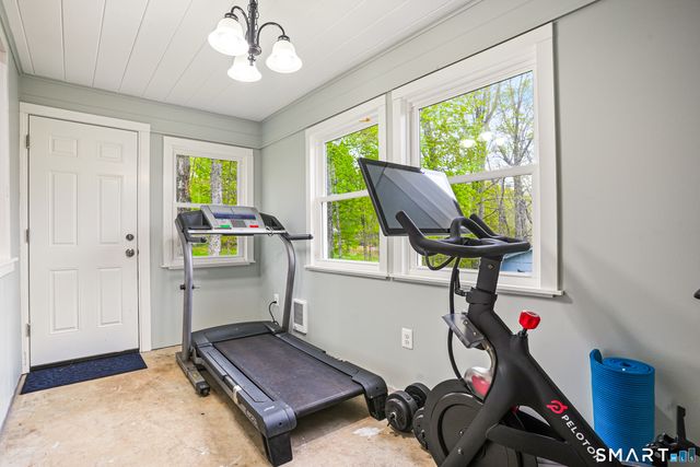 6 Winding Road, Brookfield, CT 06804