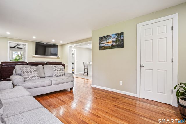 6 Winding Road, Brookfield, CT 06804