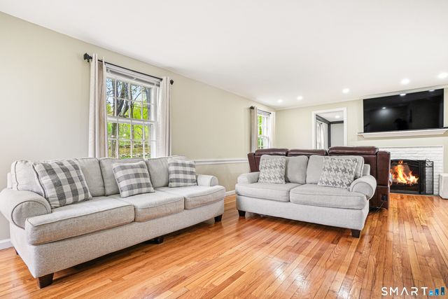 6 Winding Road, Brookfield, CT 06804