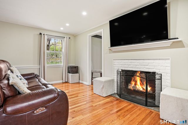 6 Winding Road, Brookfield, CT 06804