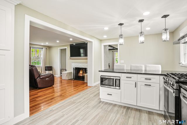 6 Winding Road, Brookfield, CT 06804