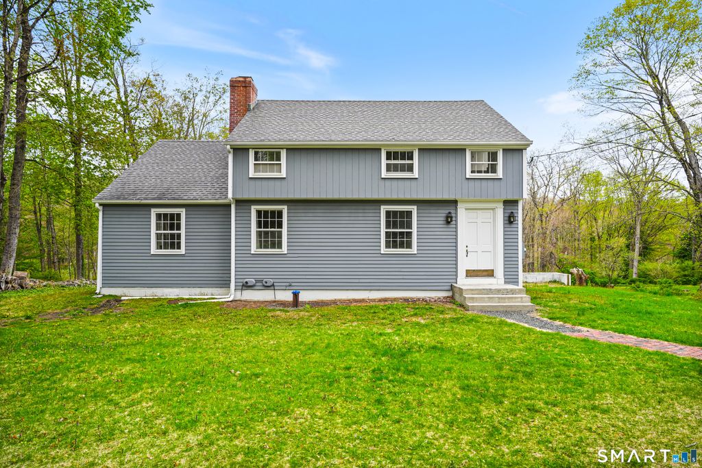 6 Winding Road, Brookfield, CT 06804