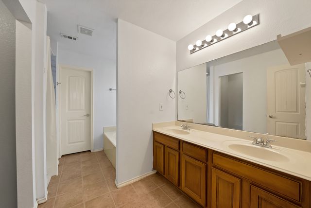 2008 Woodhurst Trail, Heartland, TX 75126