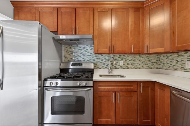 14906 Northern Blvd Apt 501, New York City, NY 11354