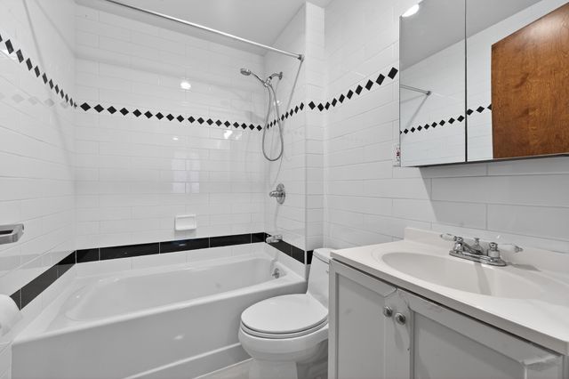 14906 Northern Blvd Apt 501, New York City, NY 11354