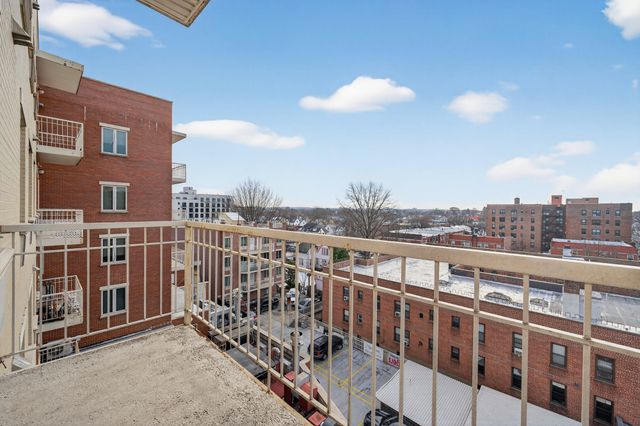 14906 Northern Blvd Apt 501, New York City, NY 11354