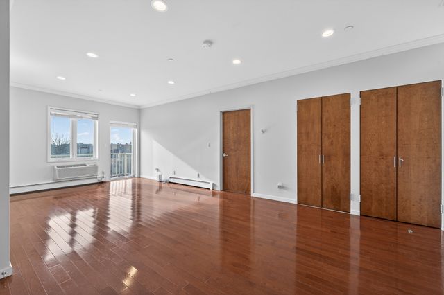 14906 Northern Blvd Apt 501, New York City, NY 11354